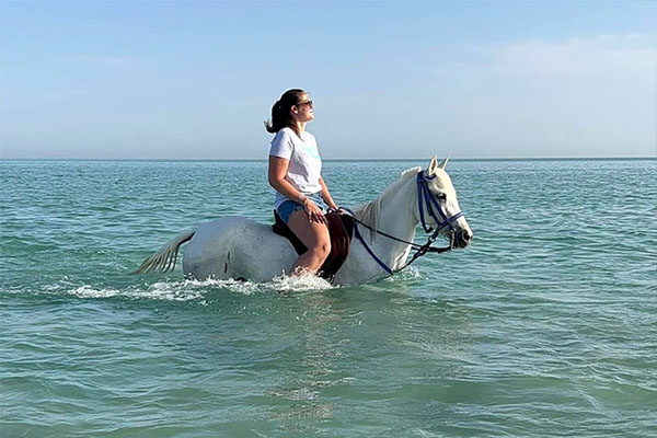 3 órás lovaglás – sivatag & tengeri fürdőzés a lóval